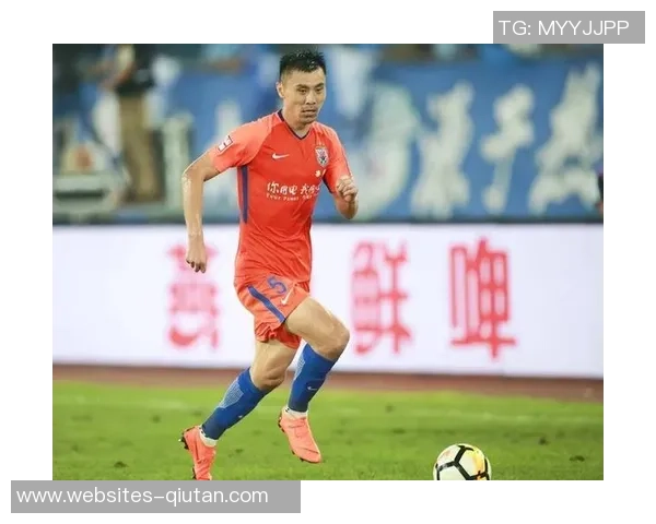 山东鲁能队迎战重庆队全力争胜展现球队实力与斗志